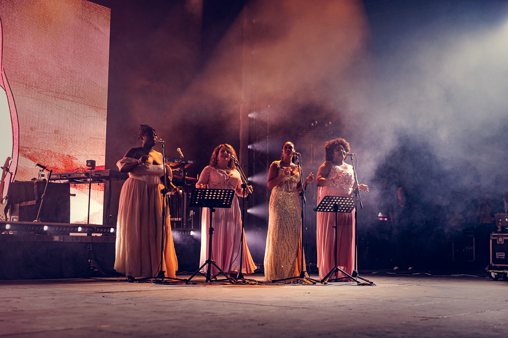 <a href='/artists/mika/'>MIKA</a>