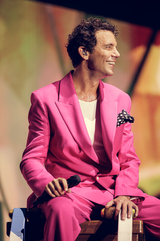 <a href='/artists/mika/'>MIKA</a>