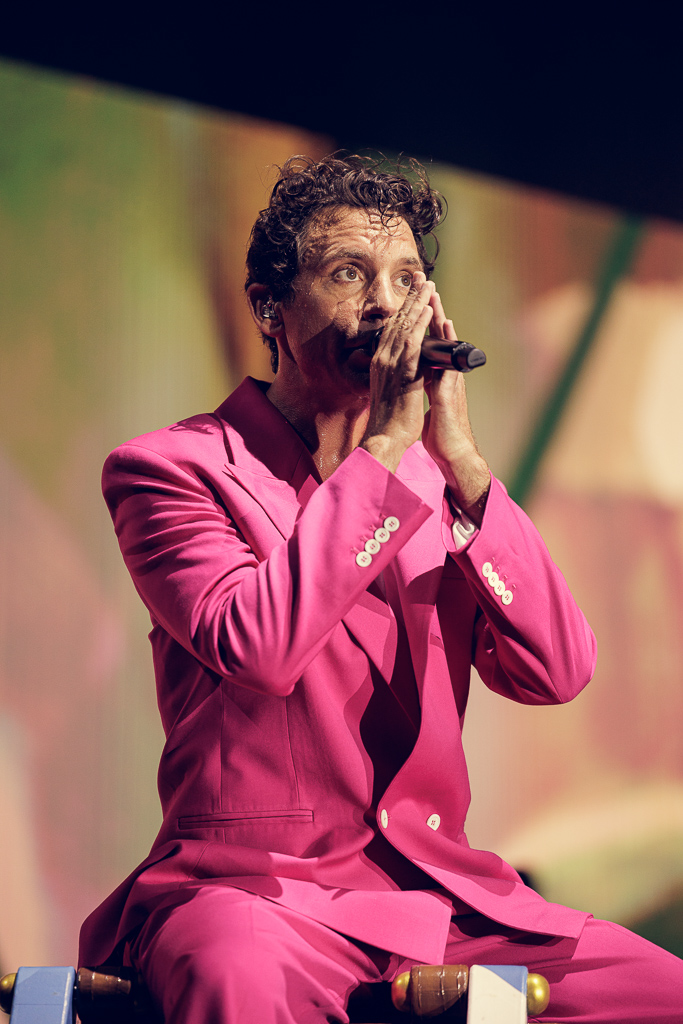 <a href='/artists/mika/'>MIKA</a>