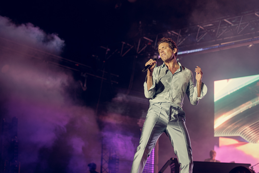 <a href='/artists/mika/'>MIKA</a>