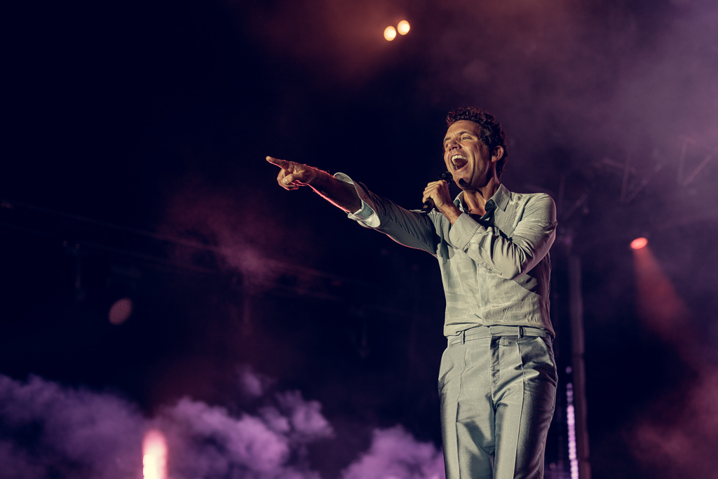 <a href='/artists/mika/'>MIKA</a>