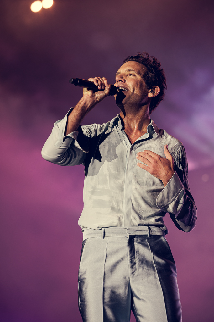 <a href='/artists/mika/'>MIKA</a>