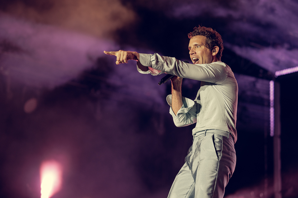 <a href='/artists/mika/'>MIKA</a>