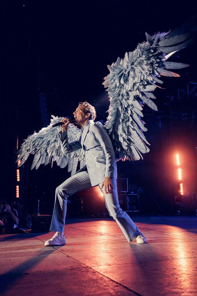 <a href='/artists/mika/'>MIKA</a>