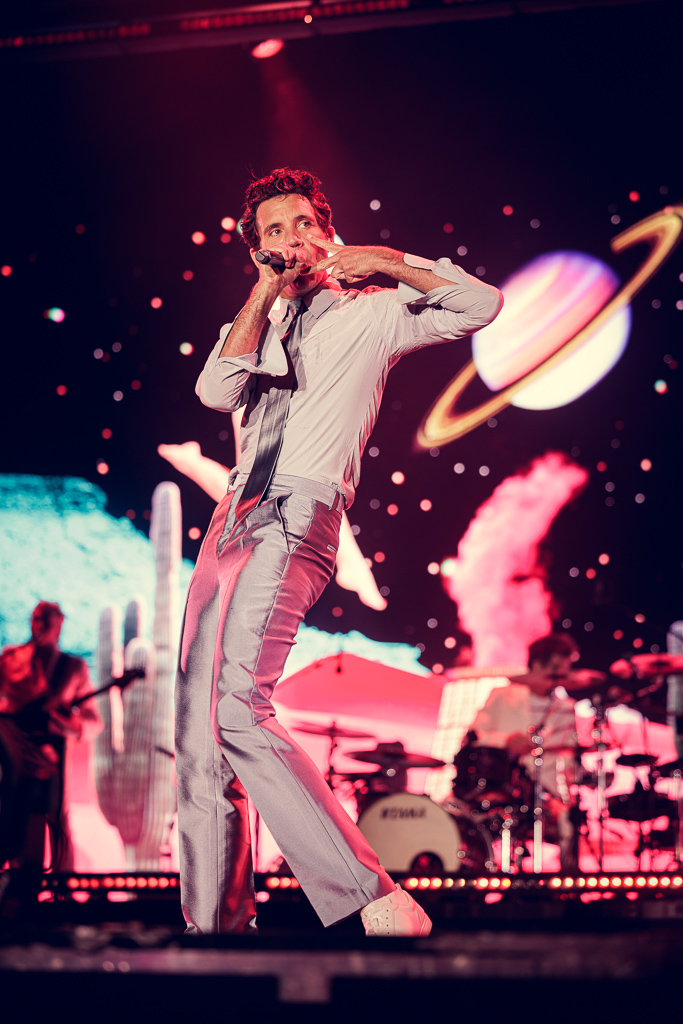 <a href='/artists/mika/'>MIKA</a>