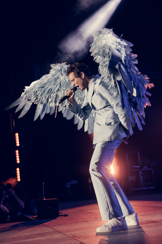 <a href='/artists/mika/'>MIKA</a>