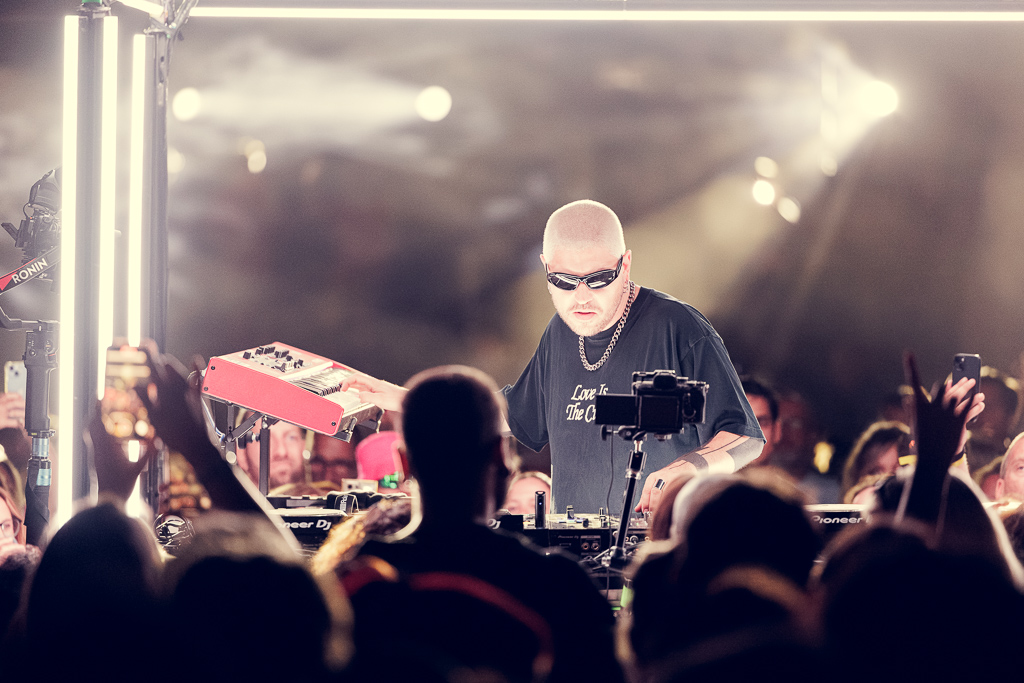 <a href='/artists/mosimann/'>Mosimann</a>