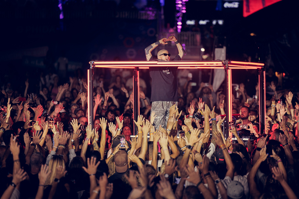 <a href='/artists/mosimann/'>Mosimann</a>