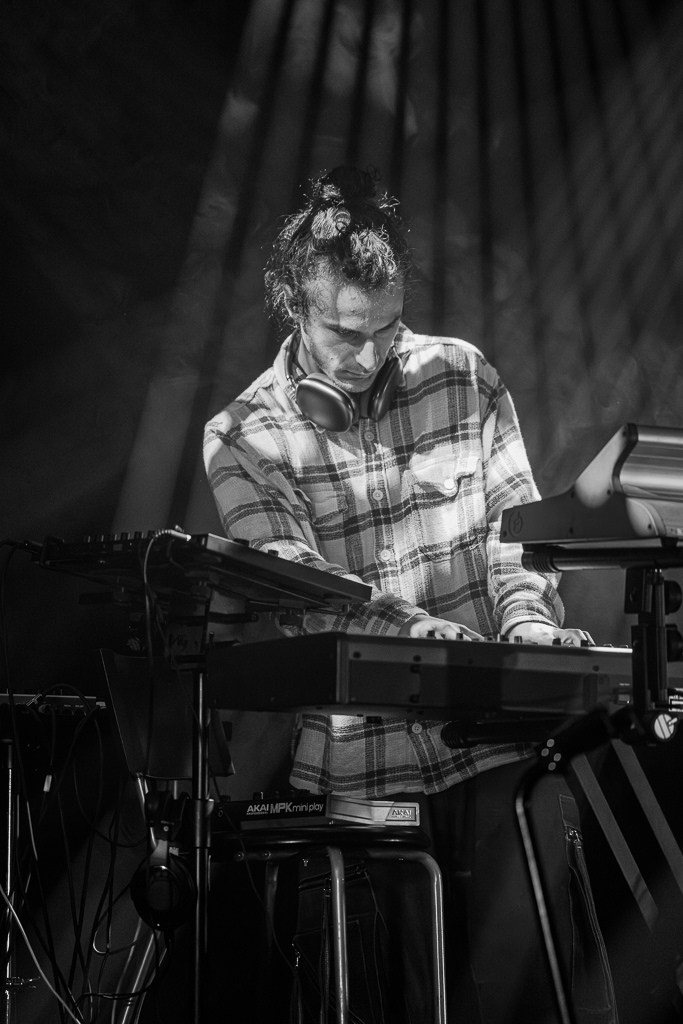 <a href='/artists/saya-gray/'>Saya Gray</a>