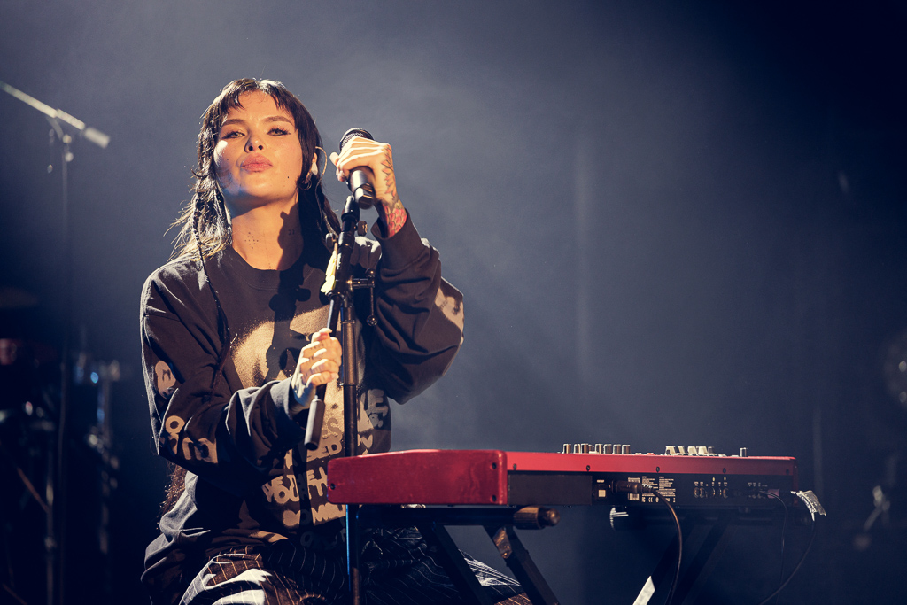 <a href='/artists/saya-gray/'>Saya Gray</a>