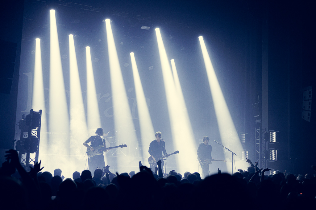 <a href='/artists/last-train/'>Last Train</a>